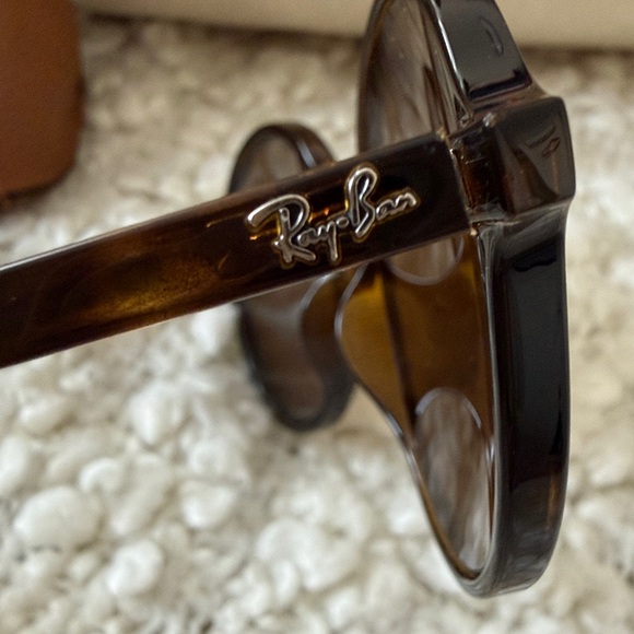 Ray Ban | Sunglasses - Picture 9 of 9